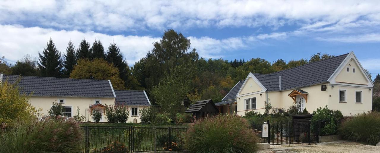 Jokai Vendeghaz Homokkomarom Exteriér fotografie